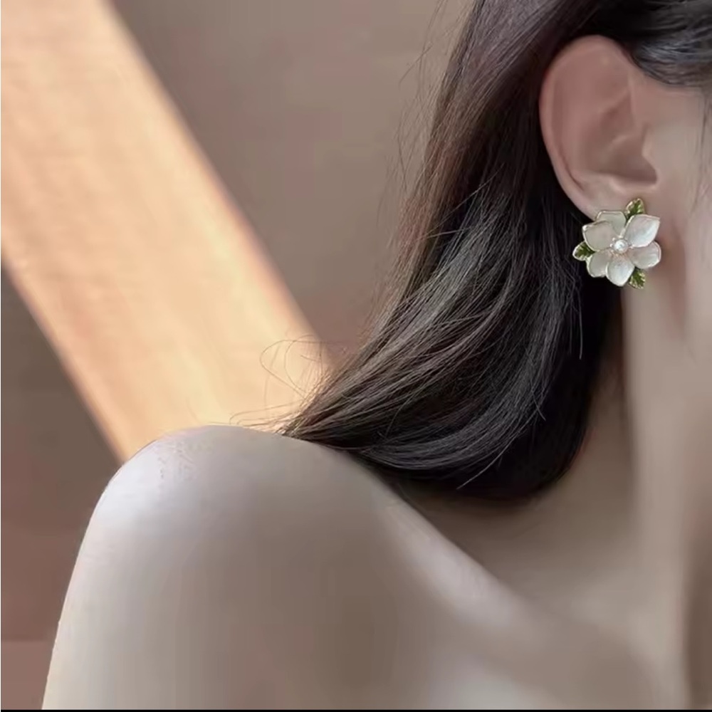 Vintage Design Sweet Flower/Alloy Pearl Enamel Camellia Stud Earrings. - Picture 7 of 14